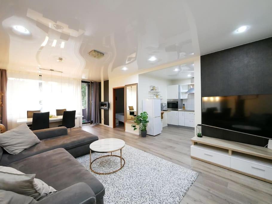 61 M2 Erdgeschosswohnung Mit Eigenem Parkplatz Vorm Haus Оснабрюк Экстерьер фото